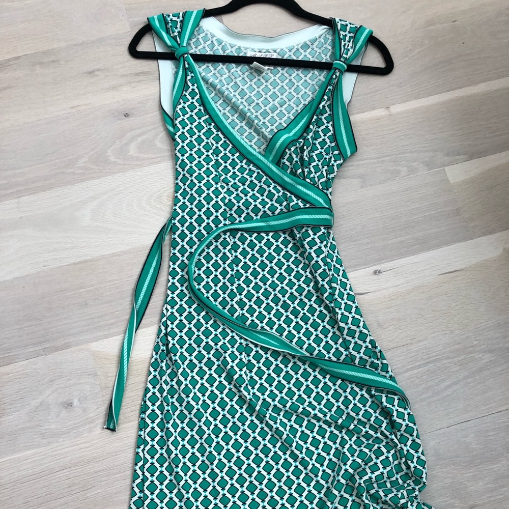 Cute light knee dress. XS